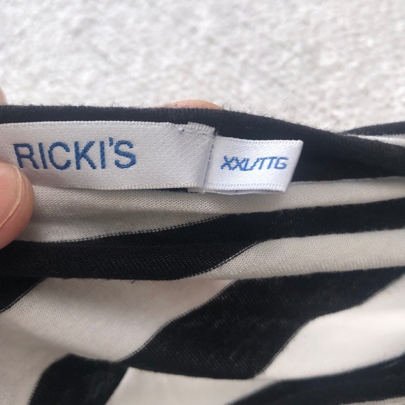Ricki’s xxl black and white teeshirt. Open top seams with crisscrosses across - Picture 4 of 6